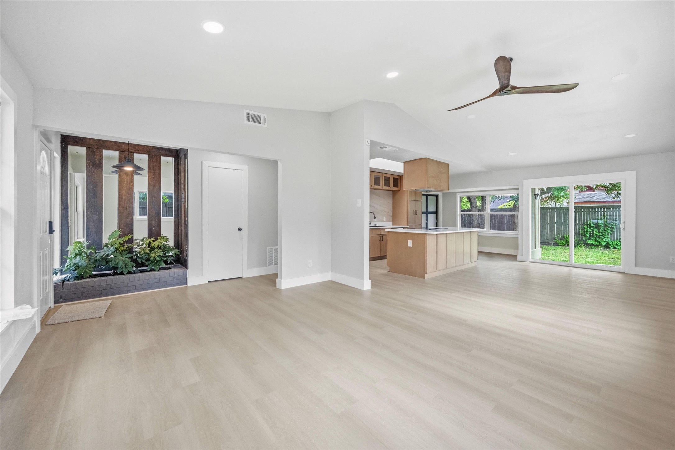 8034 Greenhollow Dallas TX 75240
