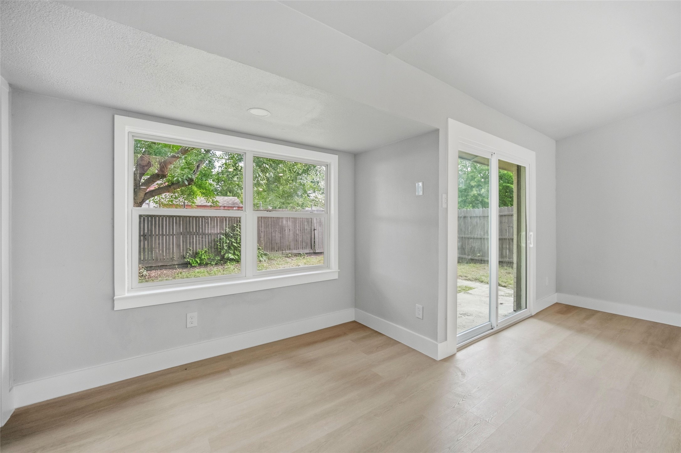 8034 Greenhollow Dallas TX 75240