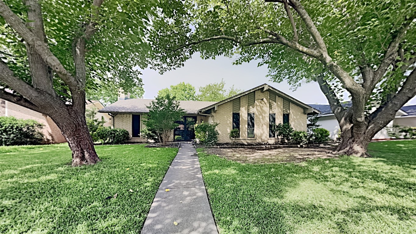1109 Meandering Way Garland TX 75040