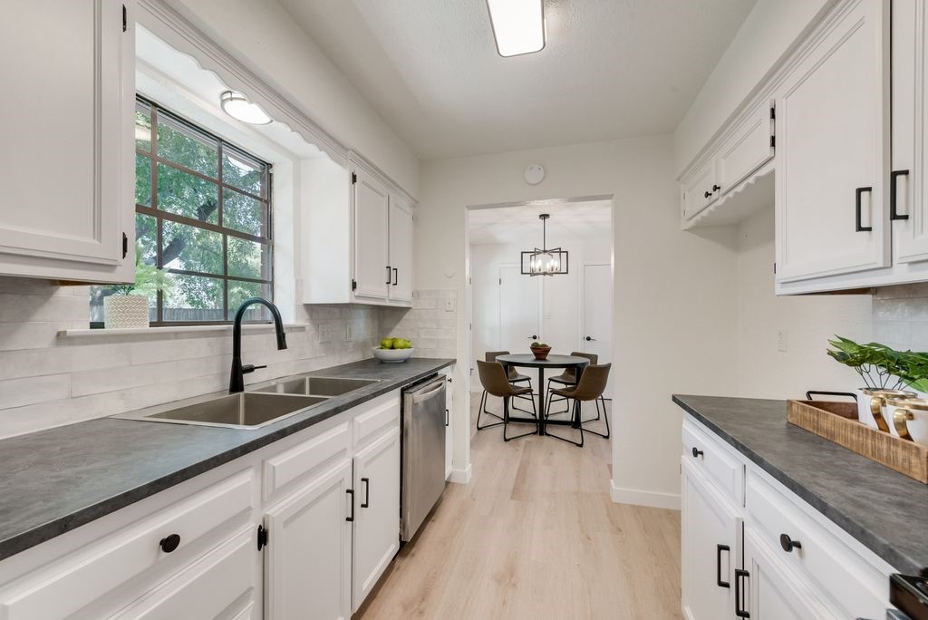 203 Sunset Court Arlington TX 76013