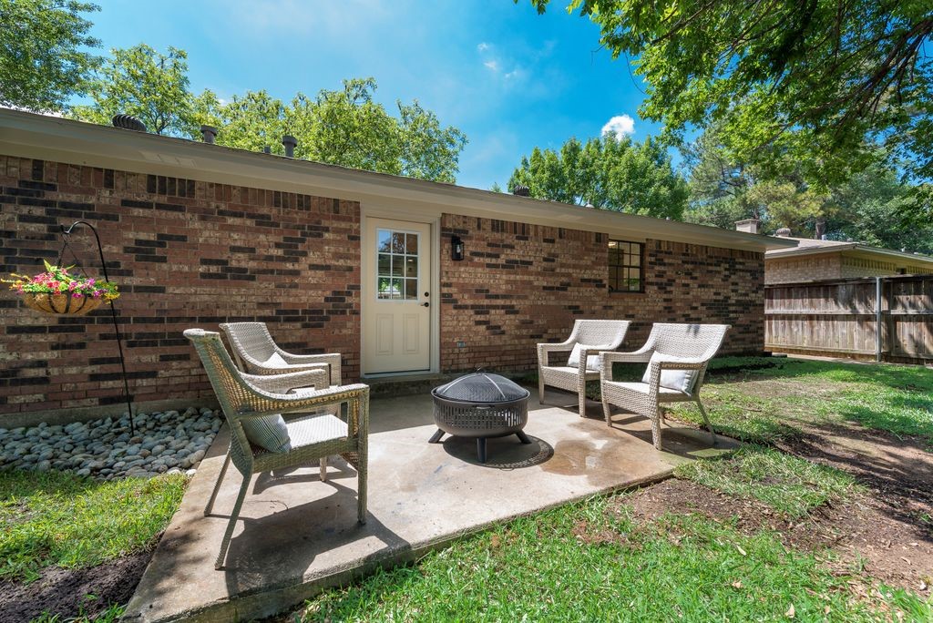 203 Sunset Court Arlington TX 76013