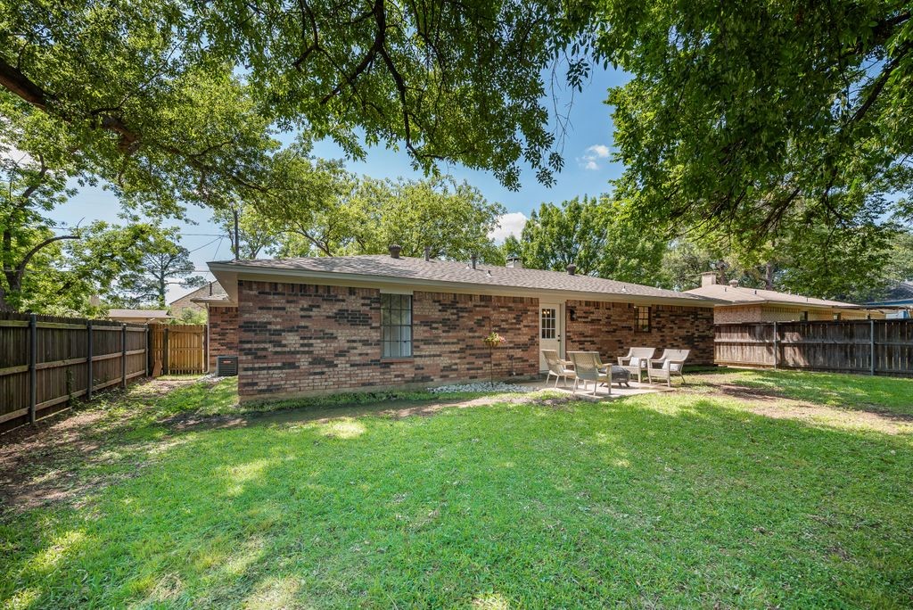 203 Sunset Court Arlington TX 76013