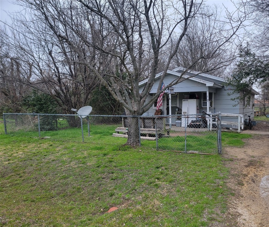 302 W Cleveland Avenue Whitney TX 76692
