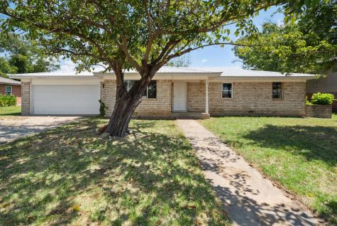 1085 N Lillian Street Stephenville TX 76401