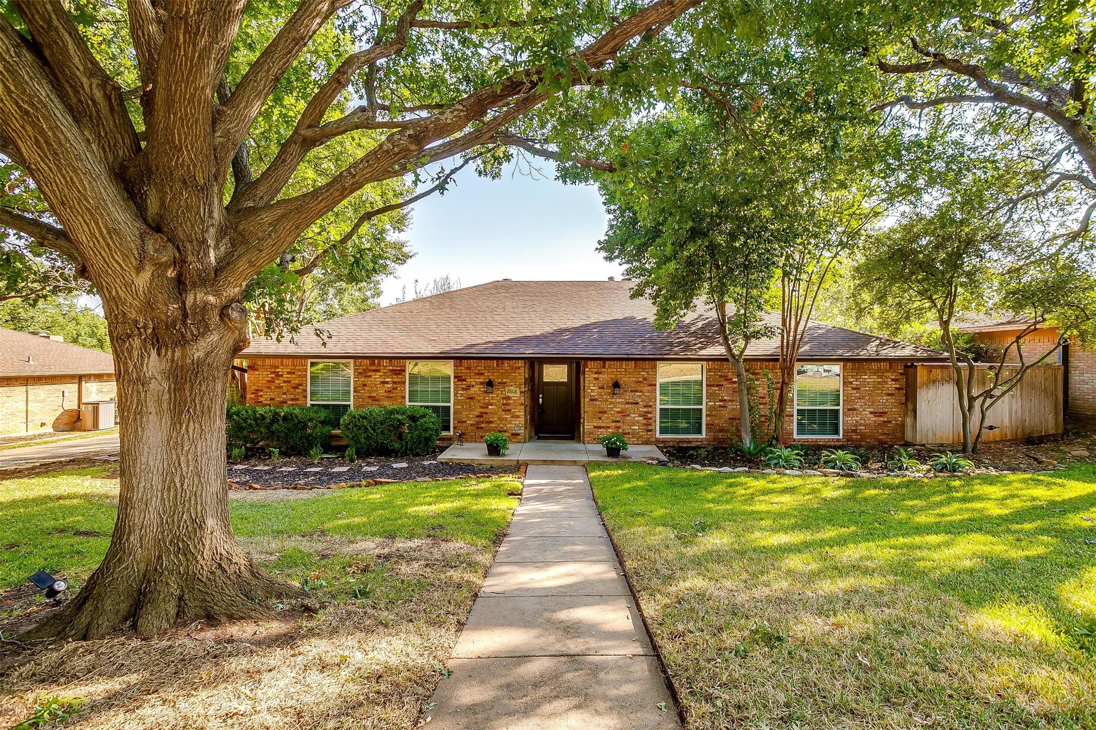 2608 High Oak Drive Arlington TX 76012