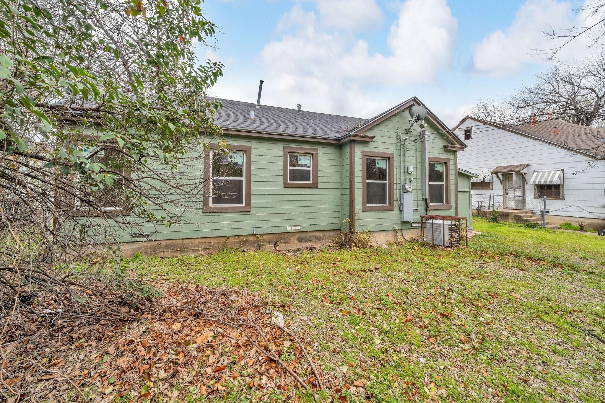 812 E Robert Street Fort Worth TX 76104