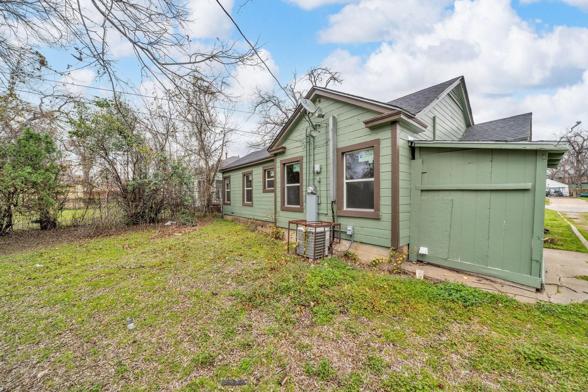 812 E Robert Street Fort Worth TX 76104