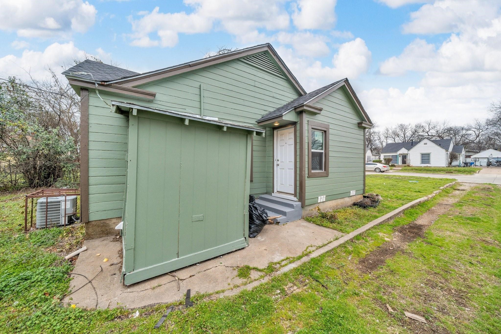 812 E Robert Street Fort Worth TX 76104