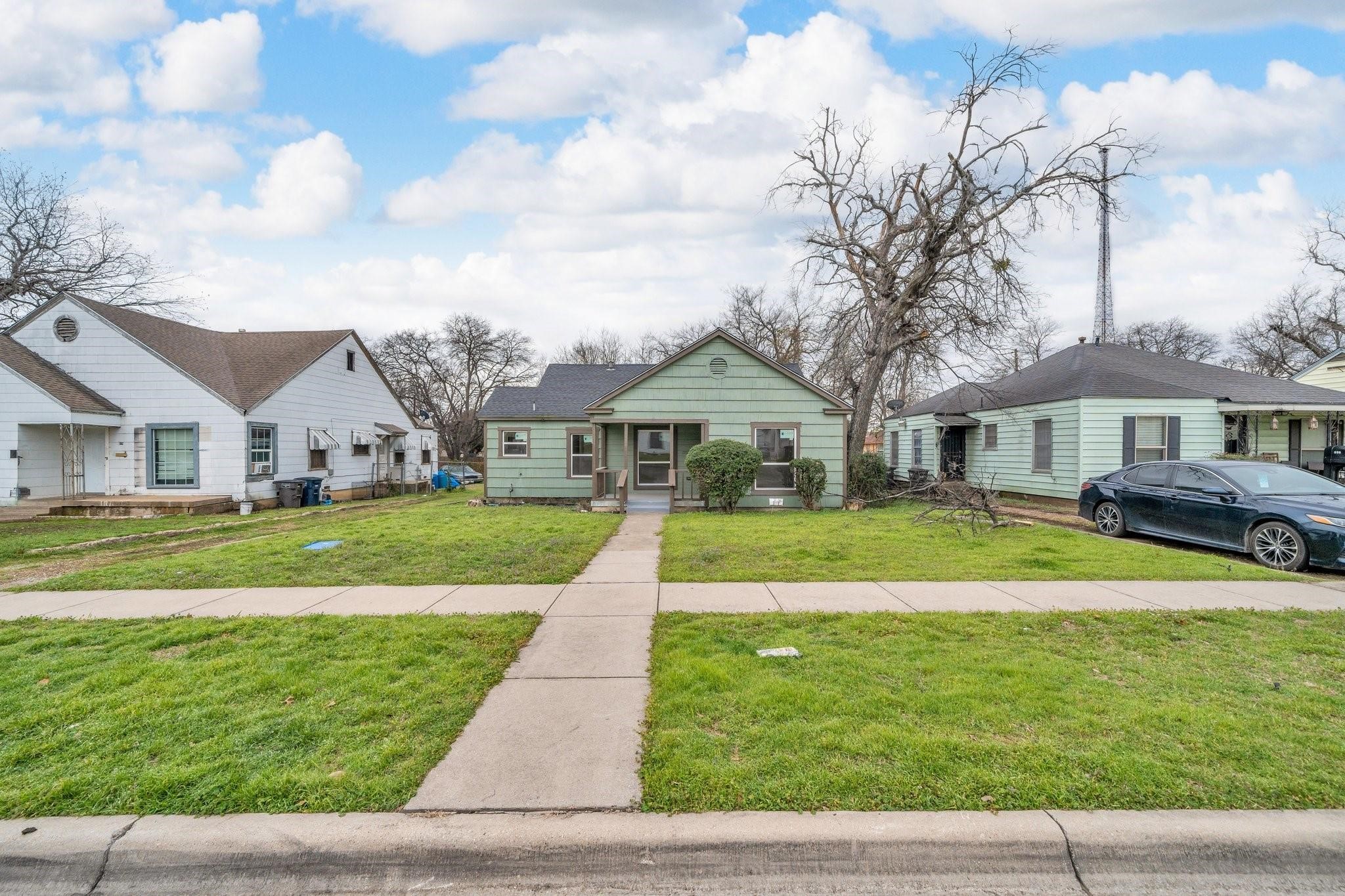 812 E Robert Street Fort Worth TX 76104