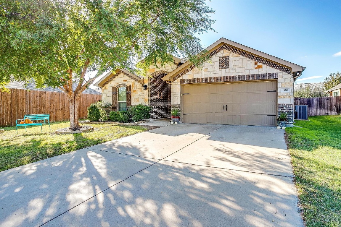 901 Silverthorne Drive Burleson TX 76028