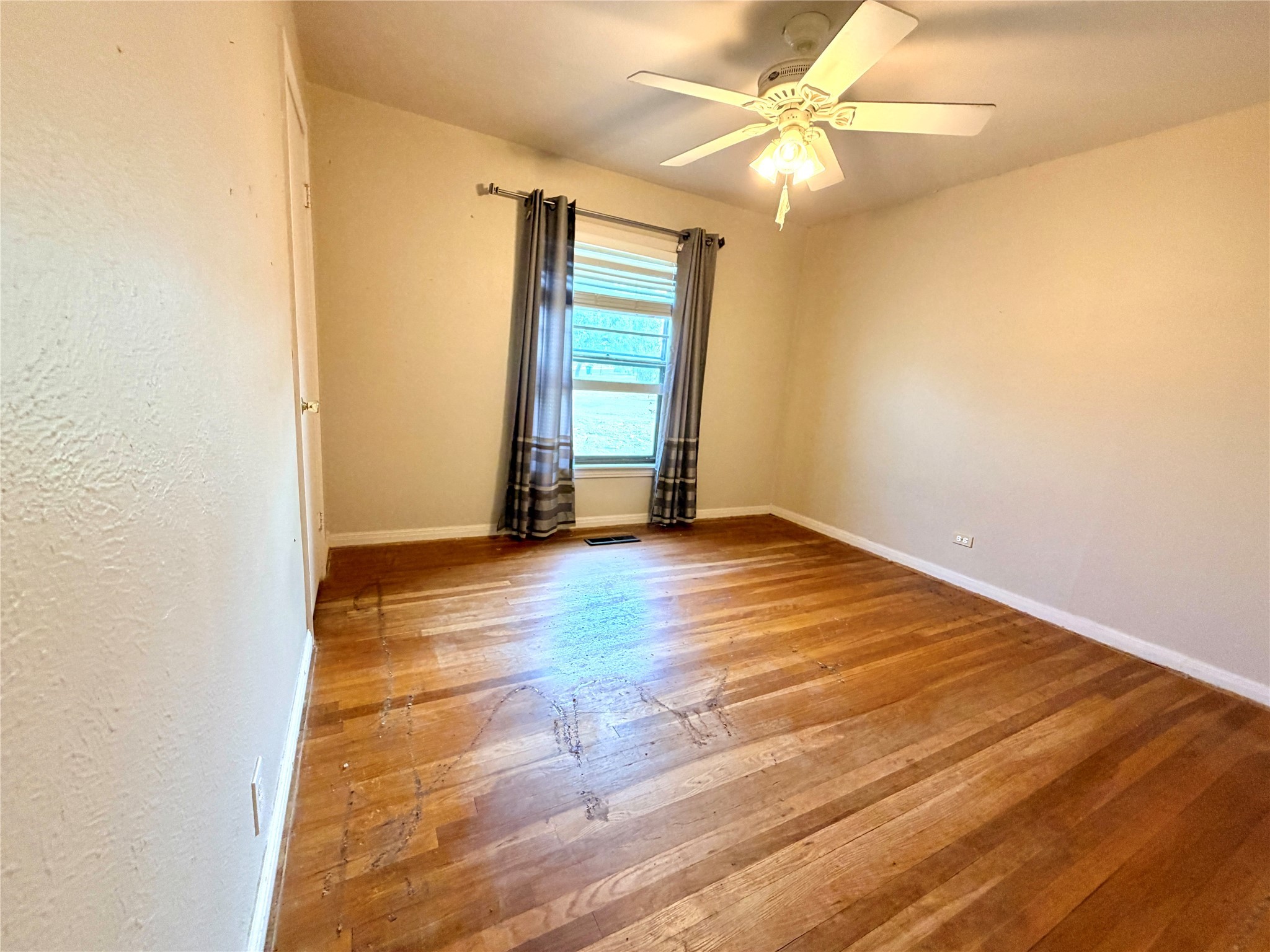 1611 Live Oak Street Goldthwaite TX 76844