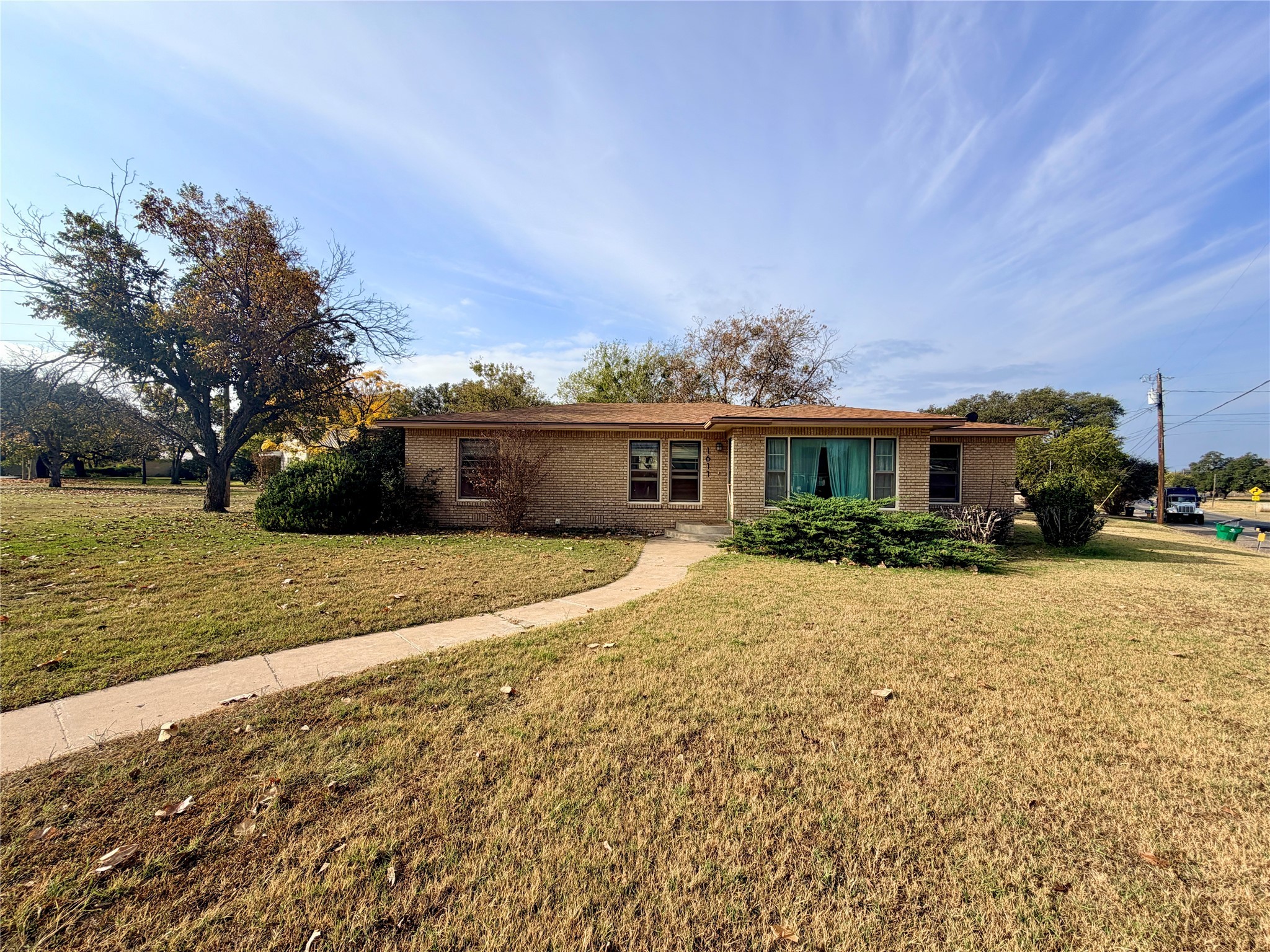 1611 Live Oak Street Goldthwaite TX 76844