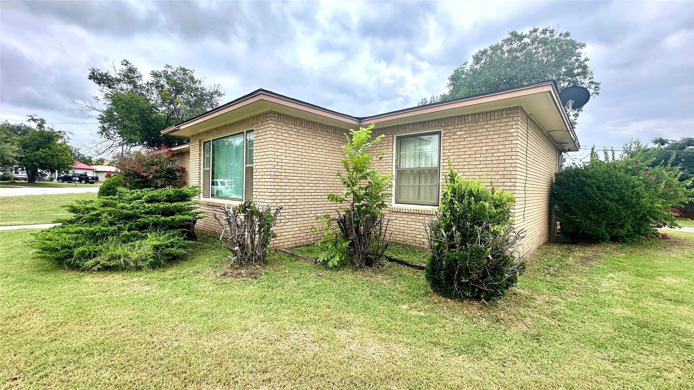 1611 Live Oak Street Goldthwaite TX 76844