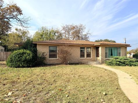1611 Live Oak Street Goldthwaite TX 76844