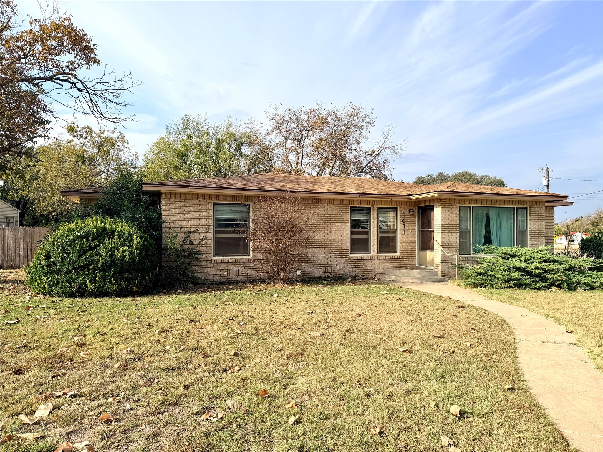 1611 Live Oak Street Goldthwaite TX 76844