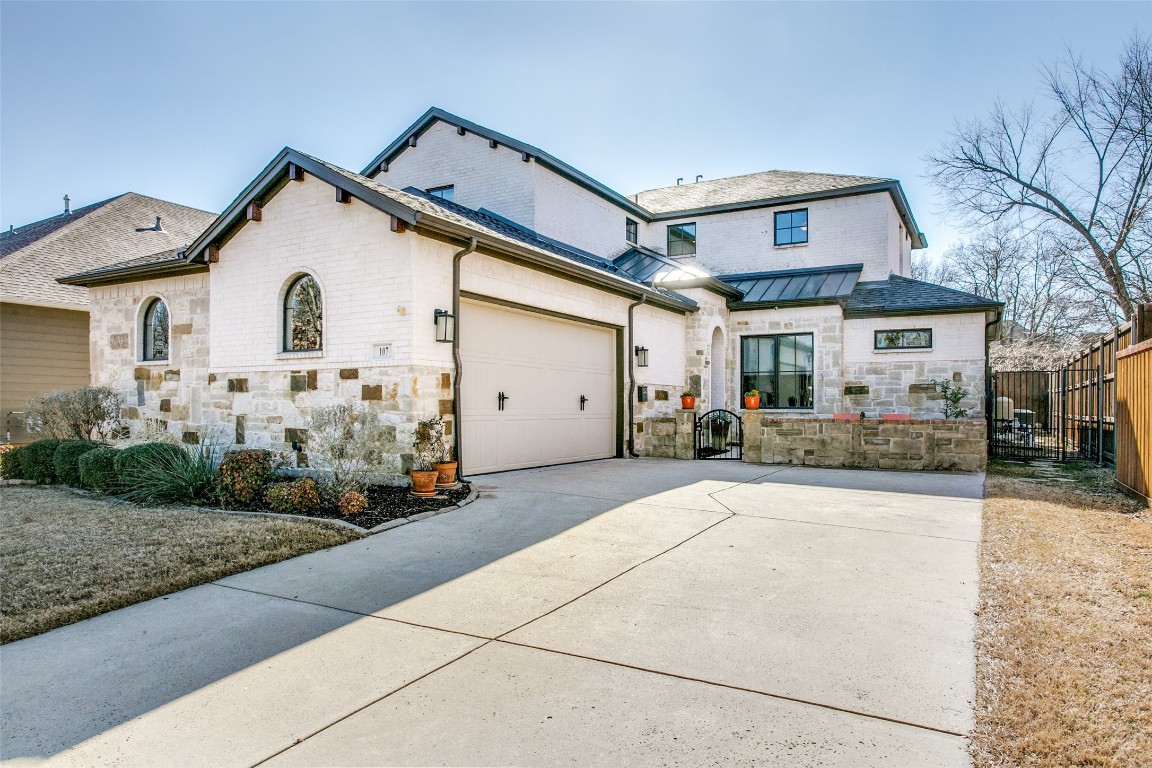 107 W Peach Street Grapevine TX 76051