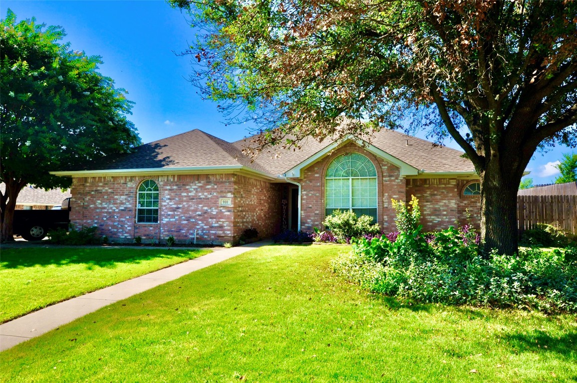 910 Overton Drive Weatherford TX 76086
