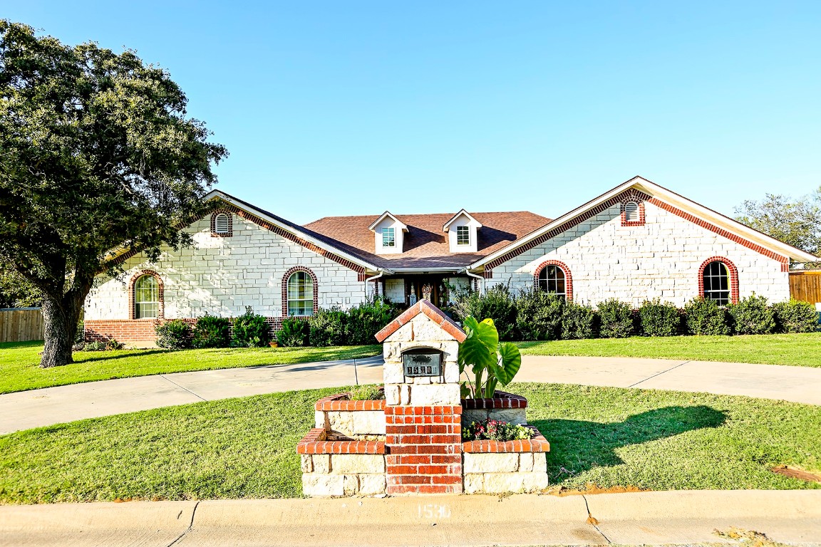 1530 W College Street Jacksboro TX 76458
