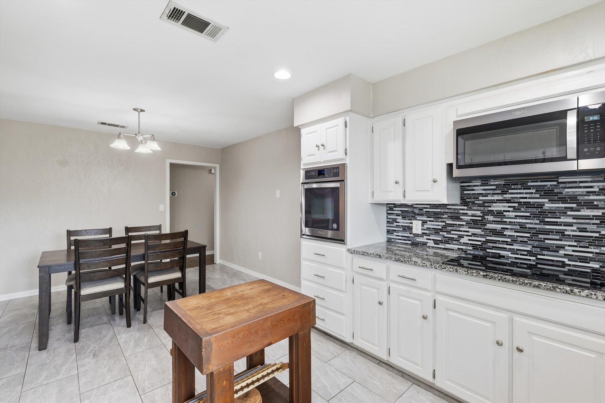 2413 Meadow View Bedford TX 76021