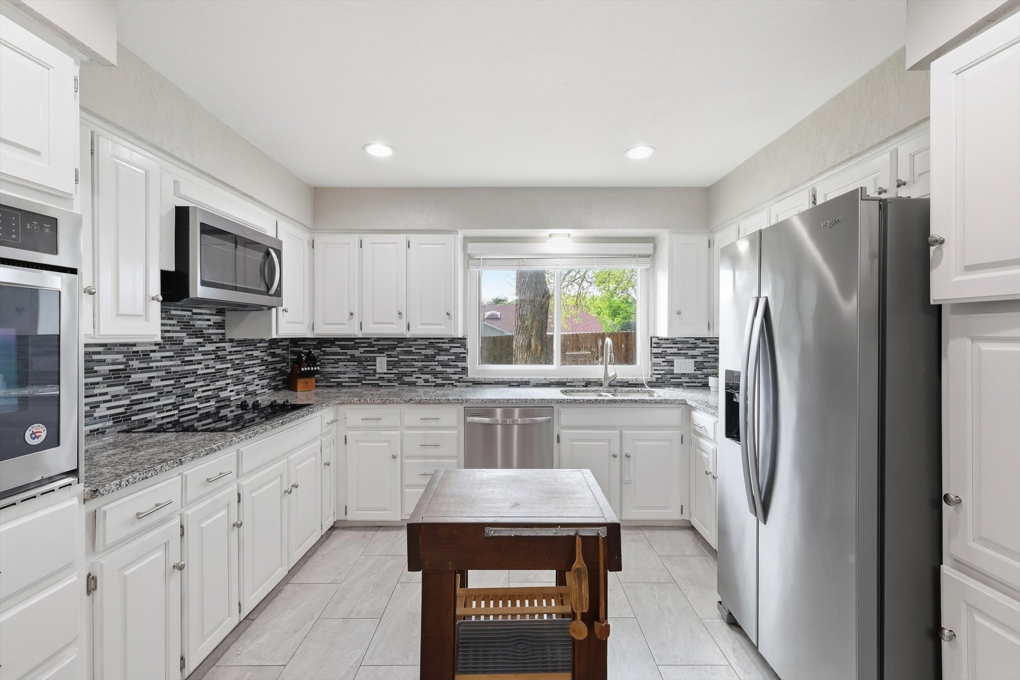 2413 Meadow View Bedford TX 76021