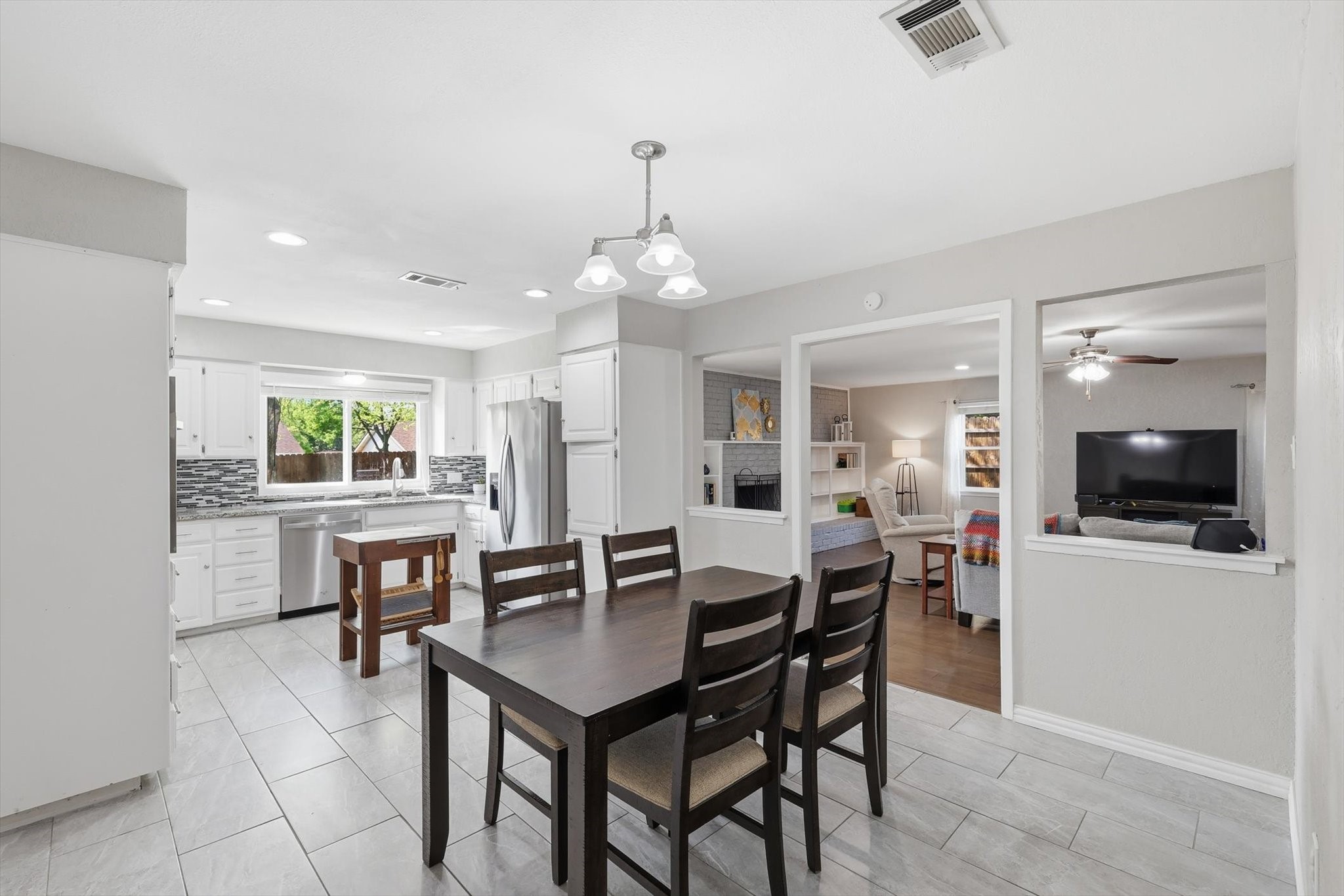 2413 Meadow View Bedford TX 76021