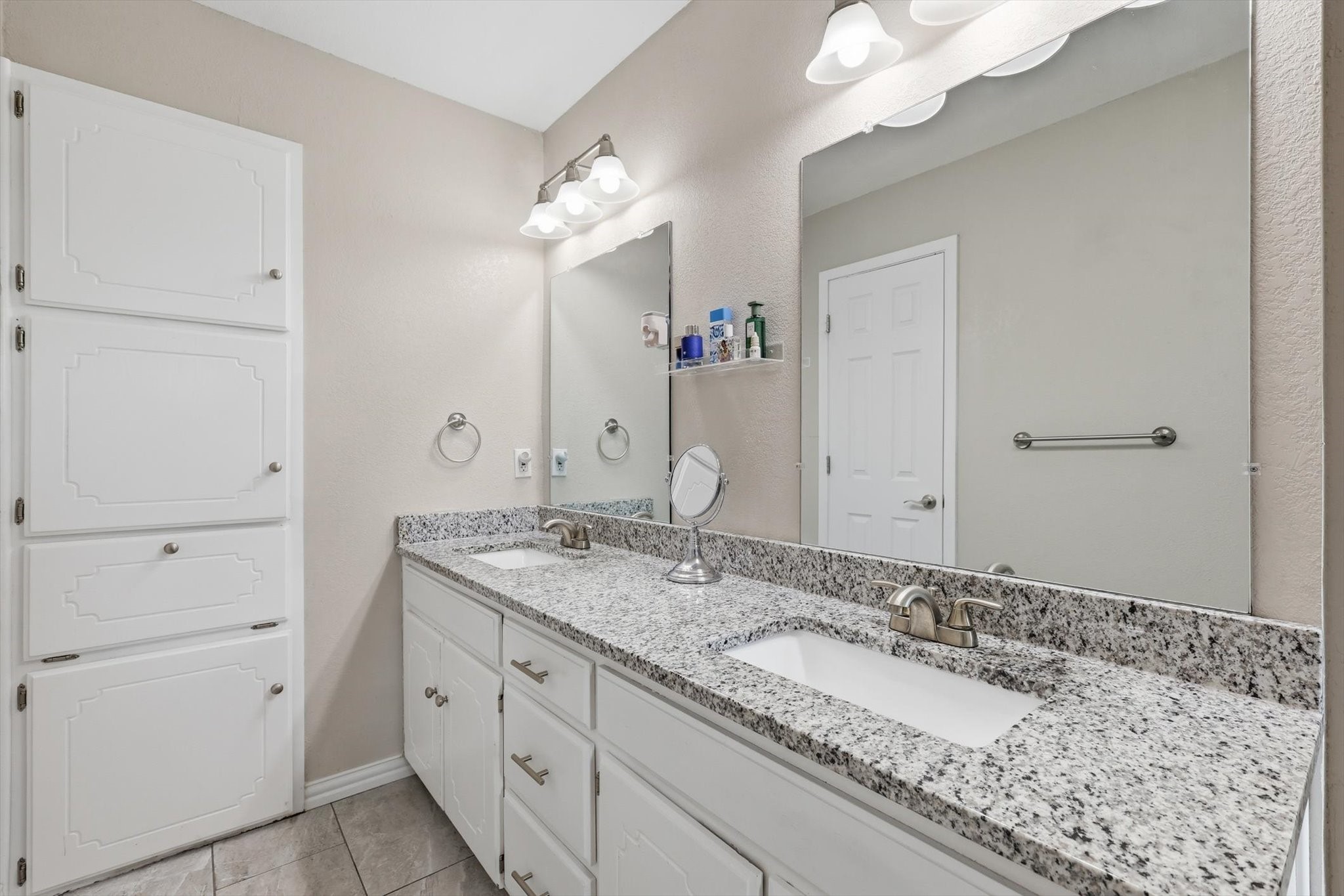 2413 Meadow View Bedford TX 76021