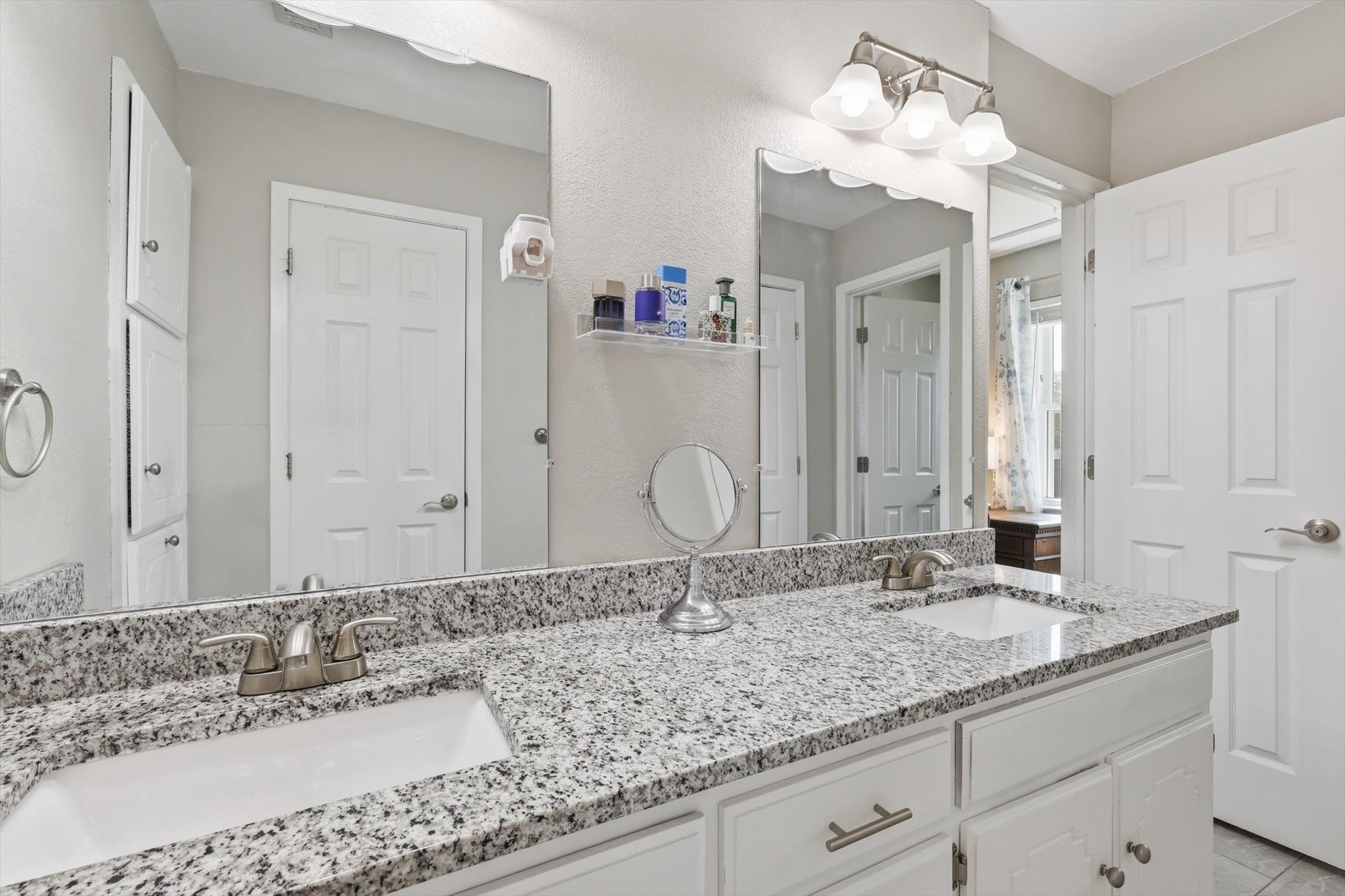 2413 Meadow View Bedford TX 76021