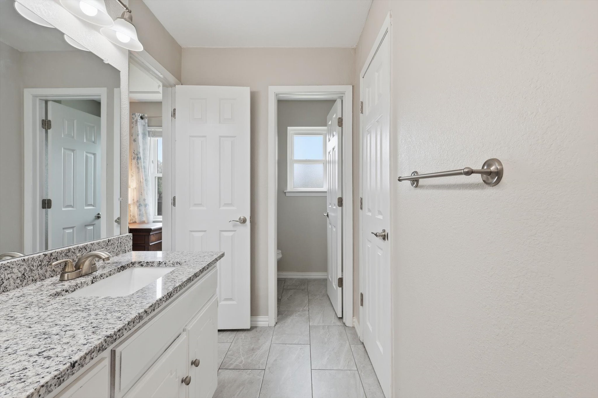 2413 Meadow View Bedford TX 76021