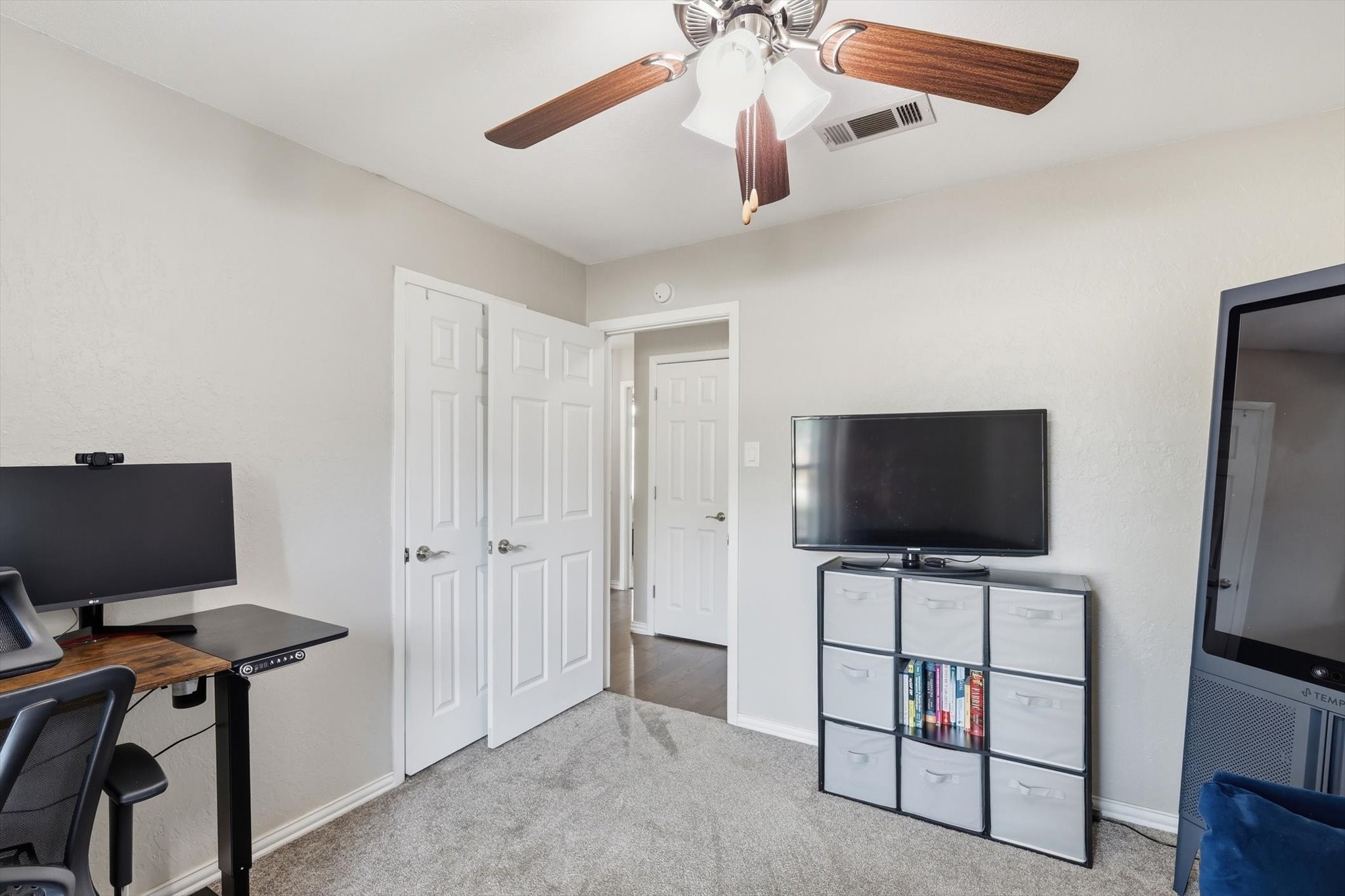 2413 Meadow View Bedford TX 76021