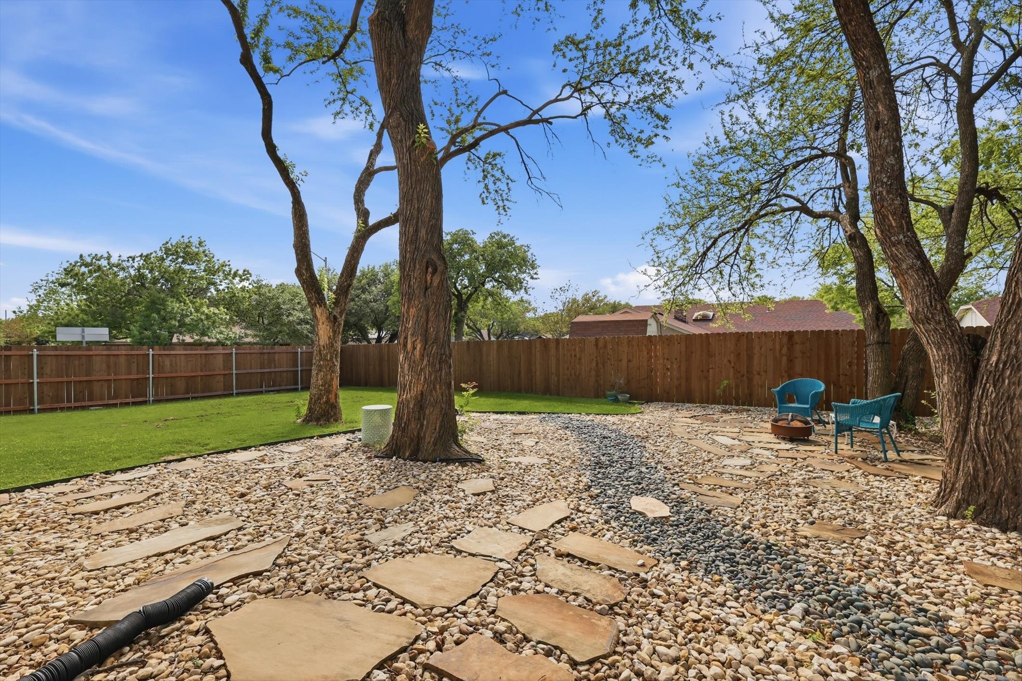 2413 Meadow View Bedford TX 76021