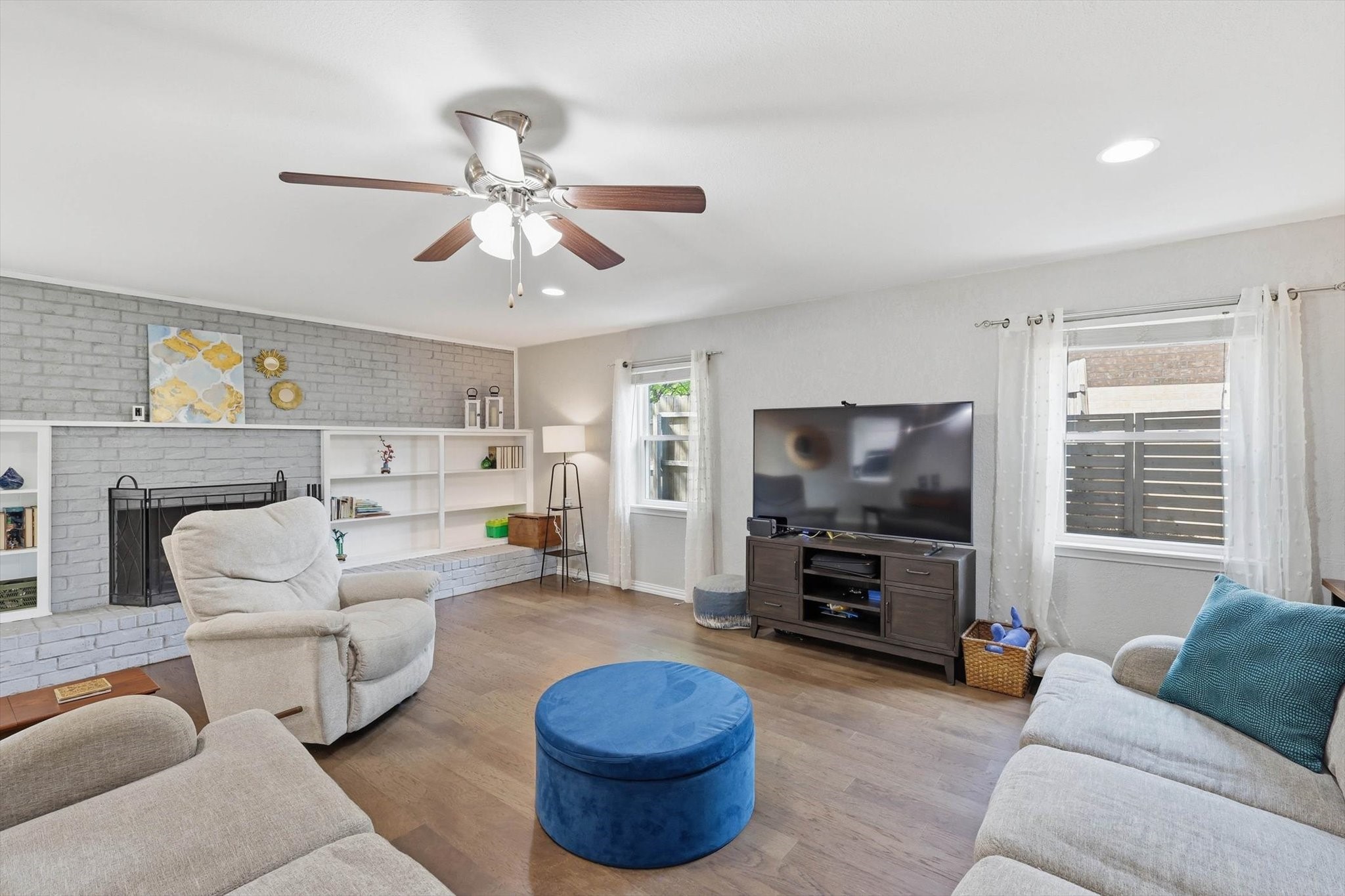 2413 Meadow View Bedford TX 76021