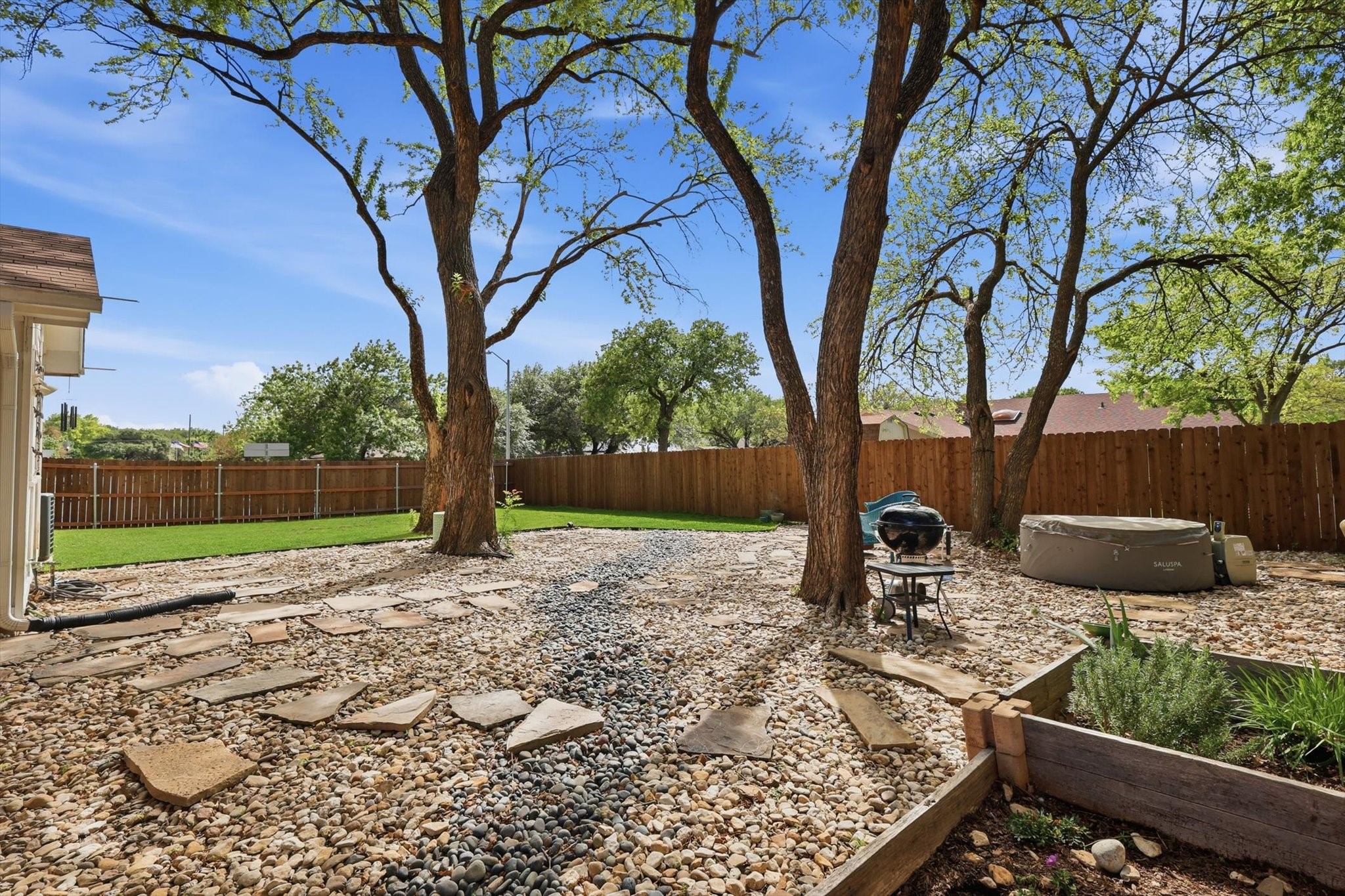 2413 Meadow View Bedford TX 76021