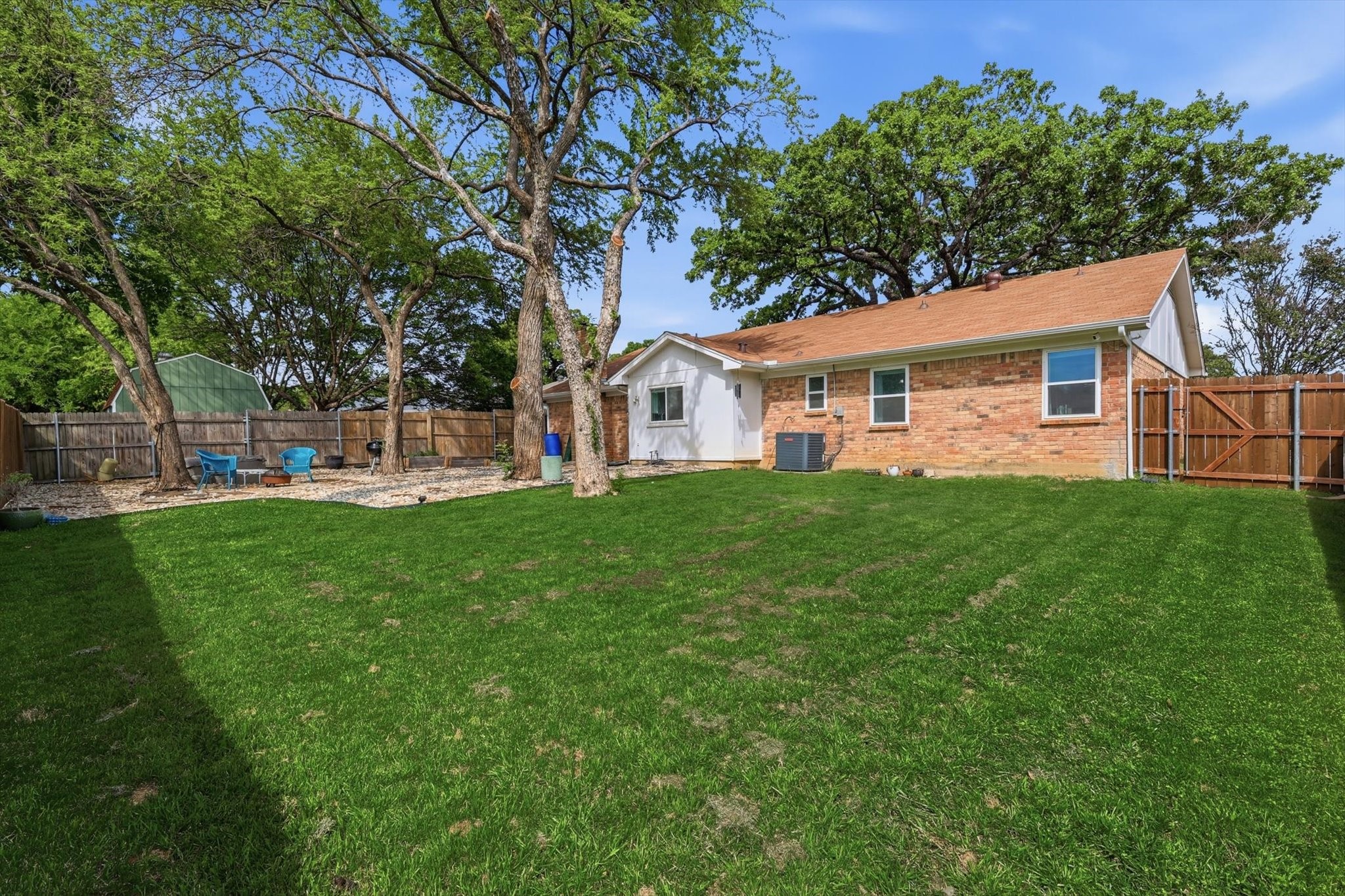 2413 Meadow View Bedford TX 76021