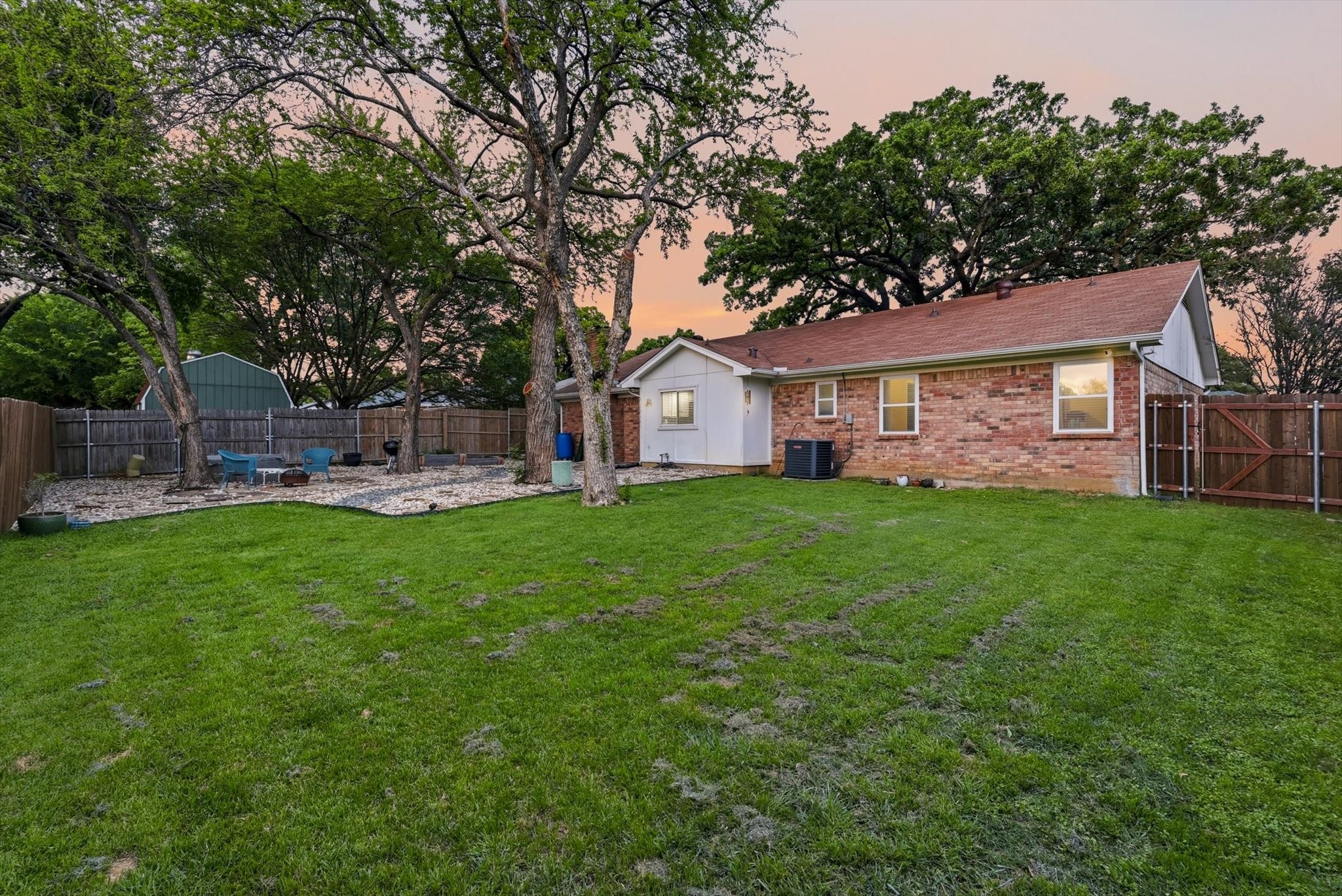 2413 Meadow View Bedford TX 76021