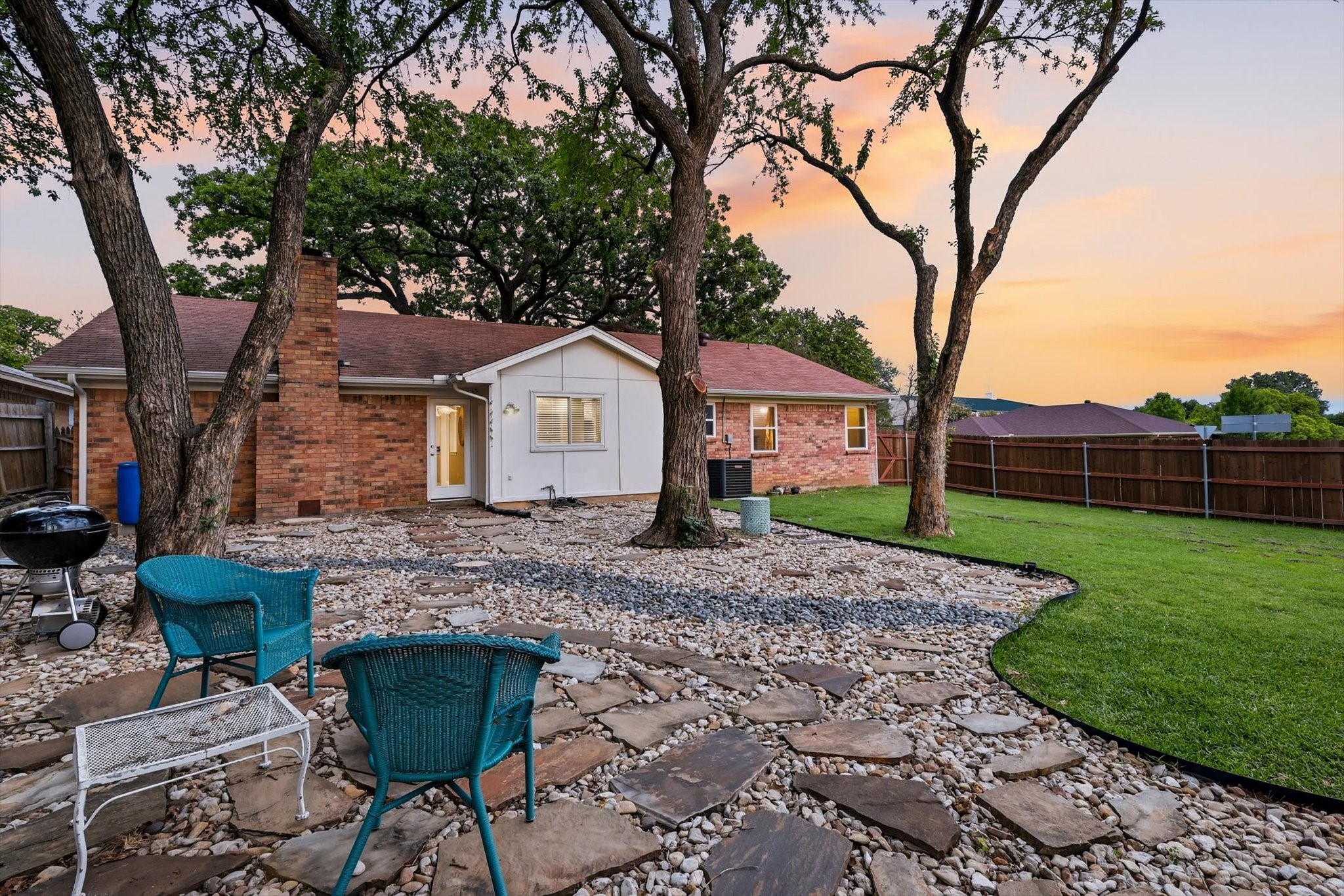 2413 Meadow View Bedford TX 76021