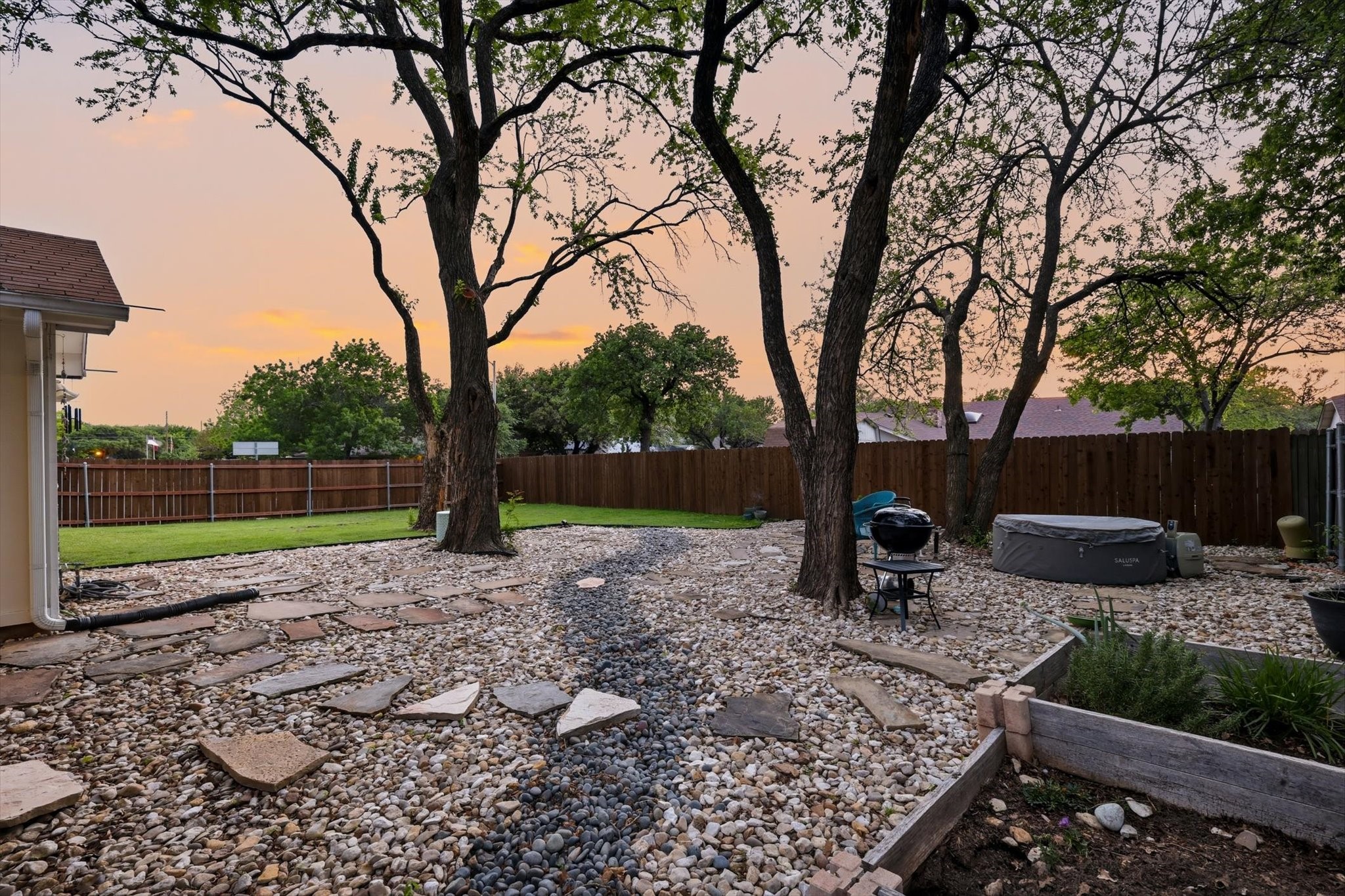 2413 Meadow View Bedford TX 76021
