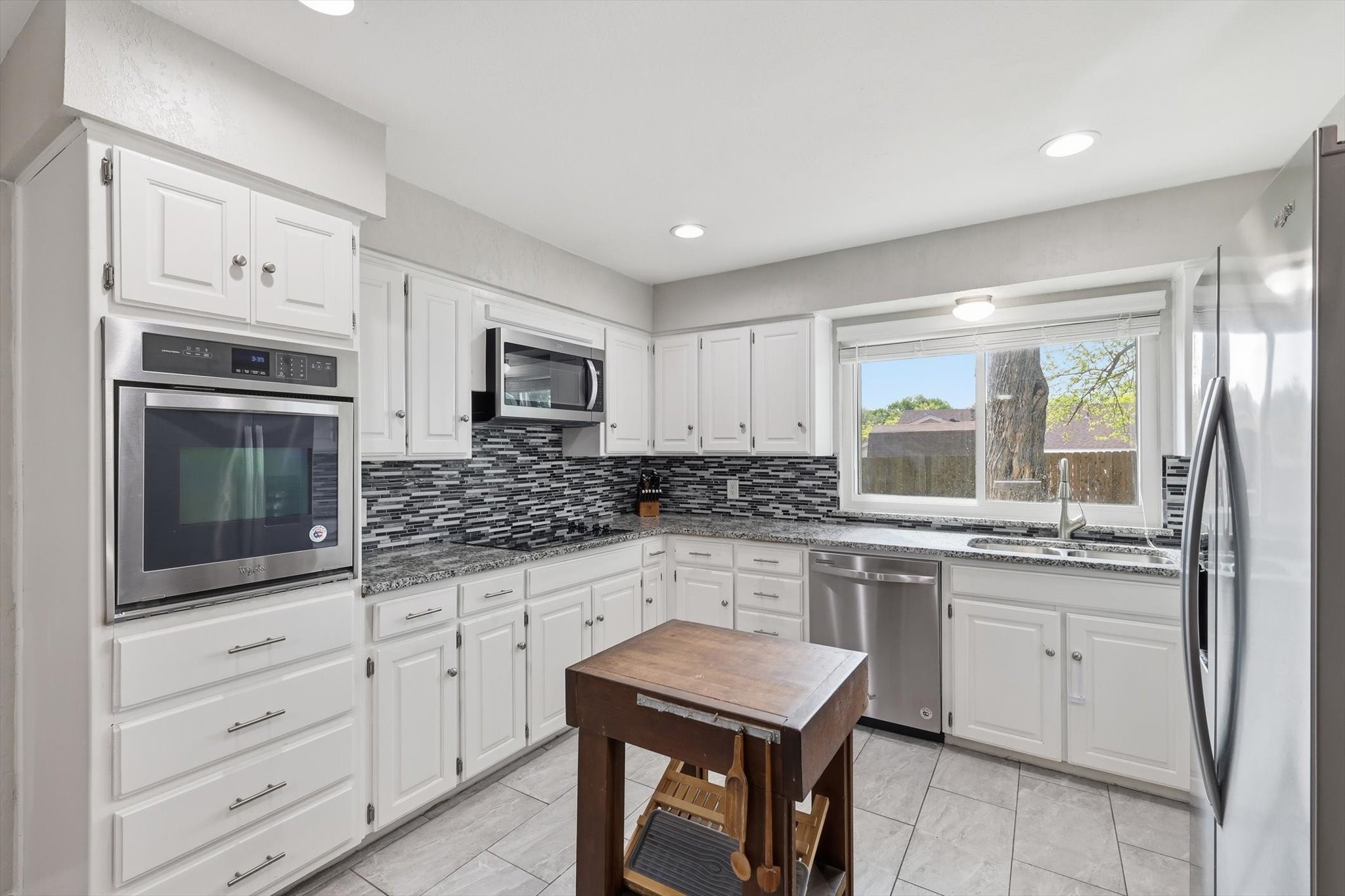 2413 Meadow View Bedford TX 76021