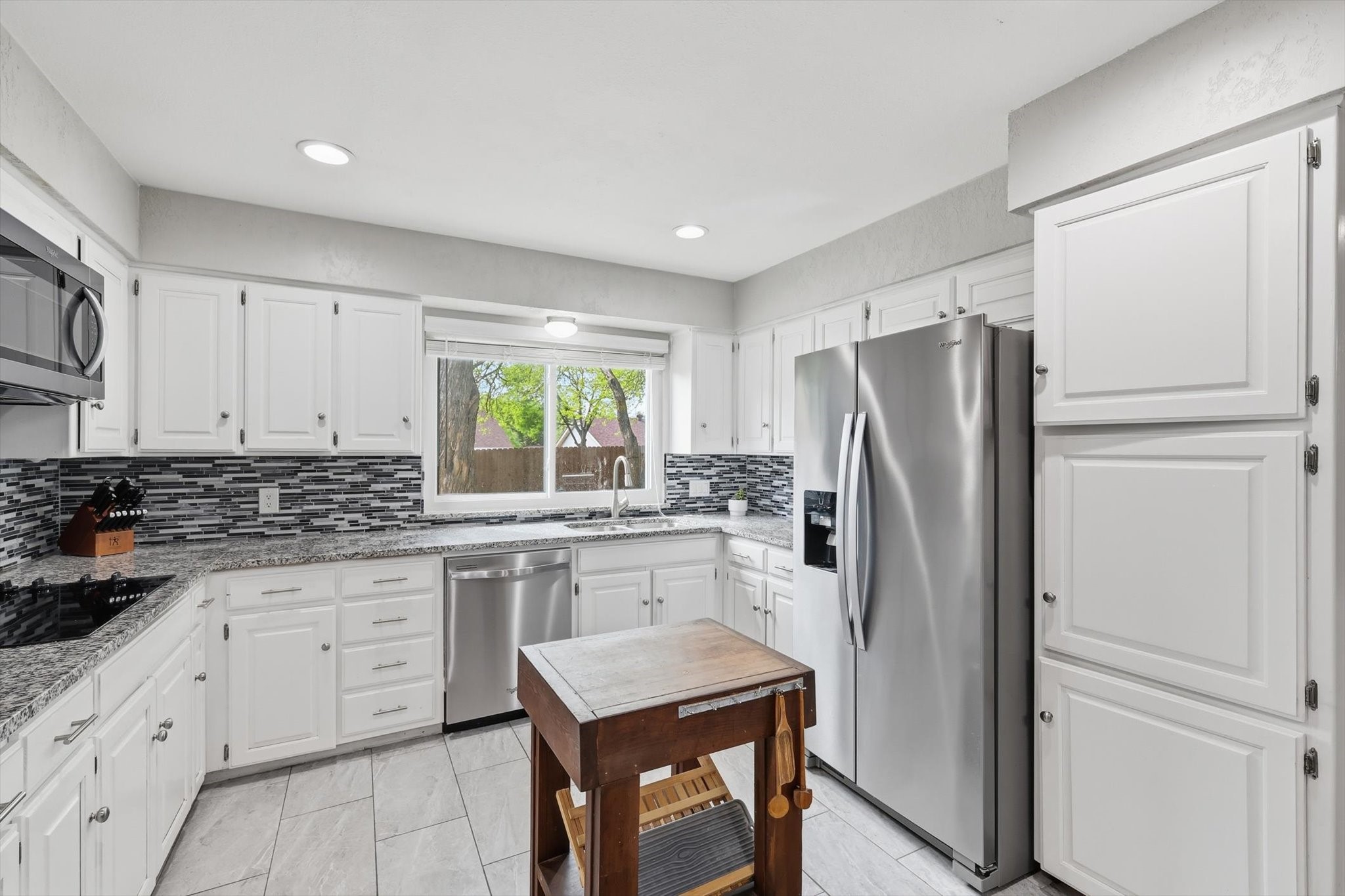 2413 Meadow View Bedford TX 76021