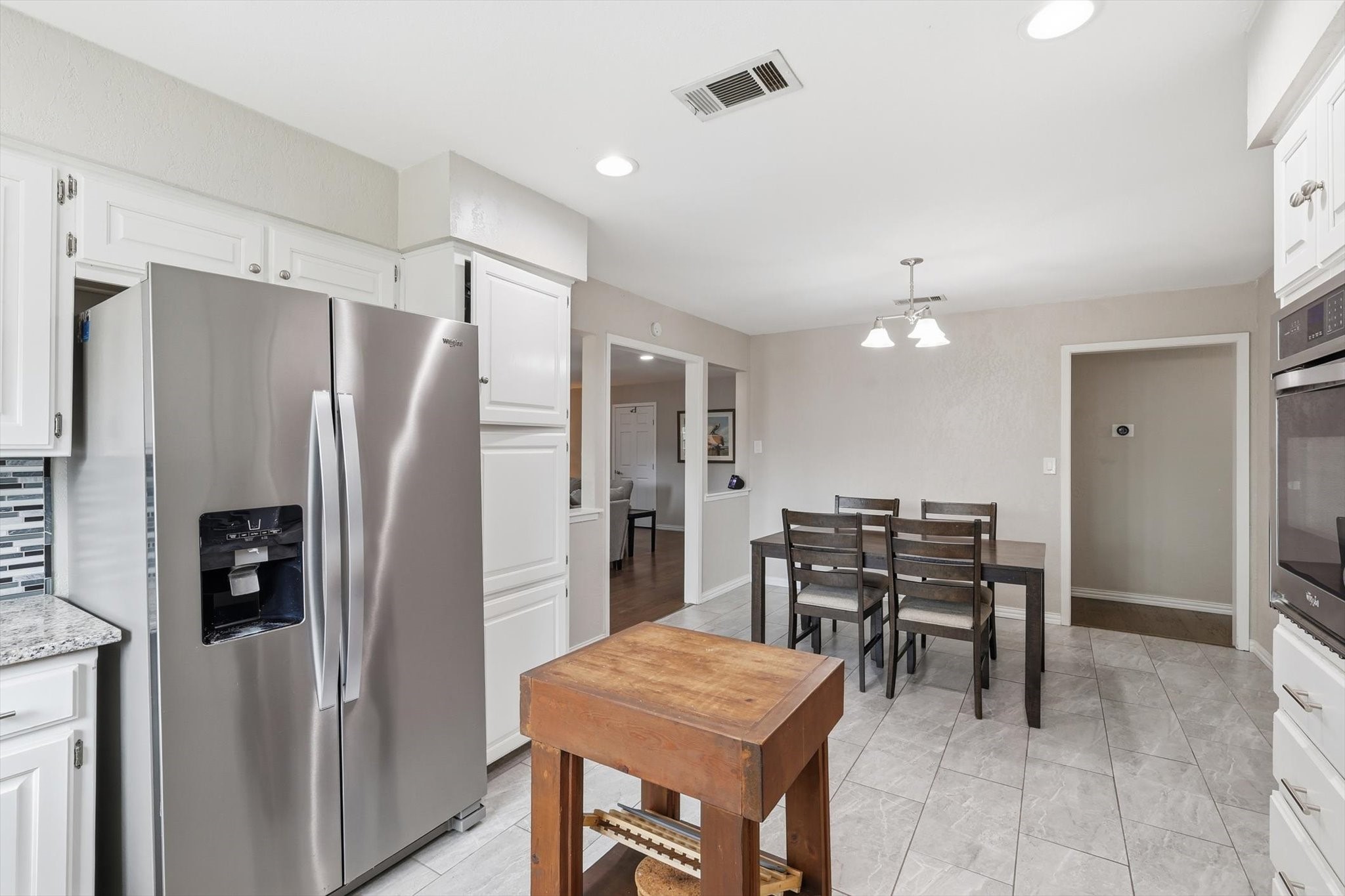 2413 Meadow View Bedford TX 76021