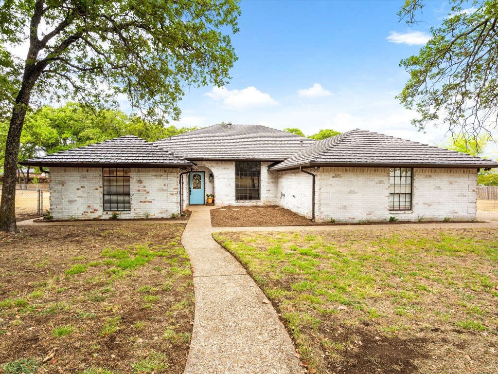 100 Thousand Oaks Lane Joshua TX 76058