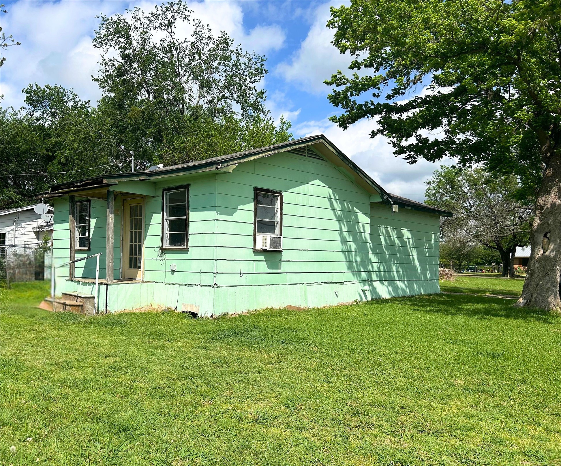 202 N 1st Street Point TX 75472