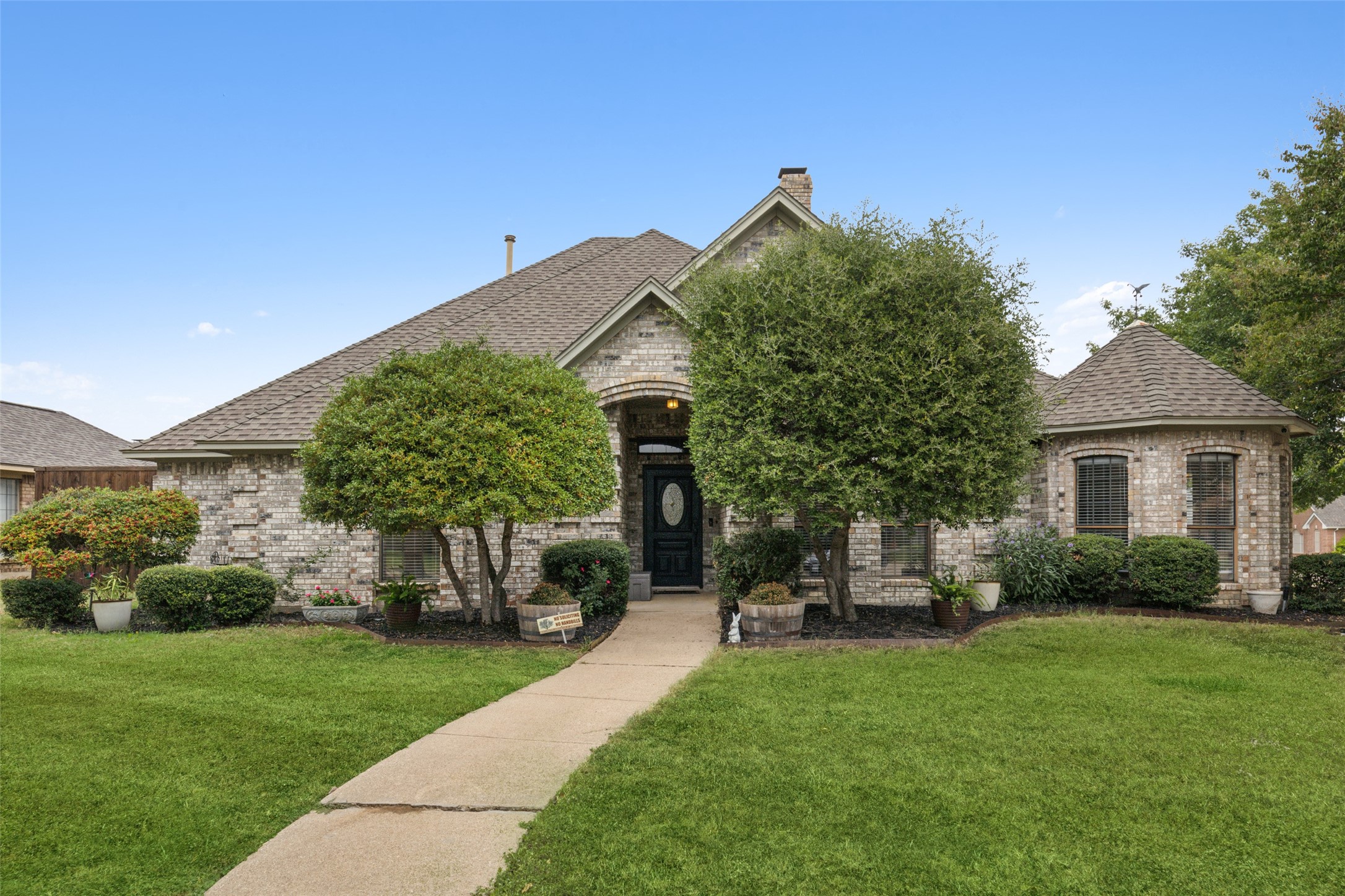 562 Clayton Street Grand Prairie TX 75052
