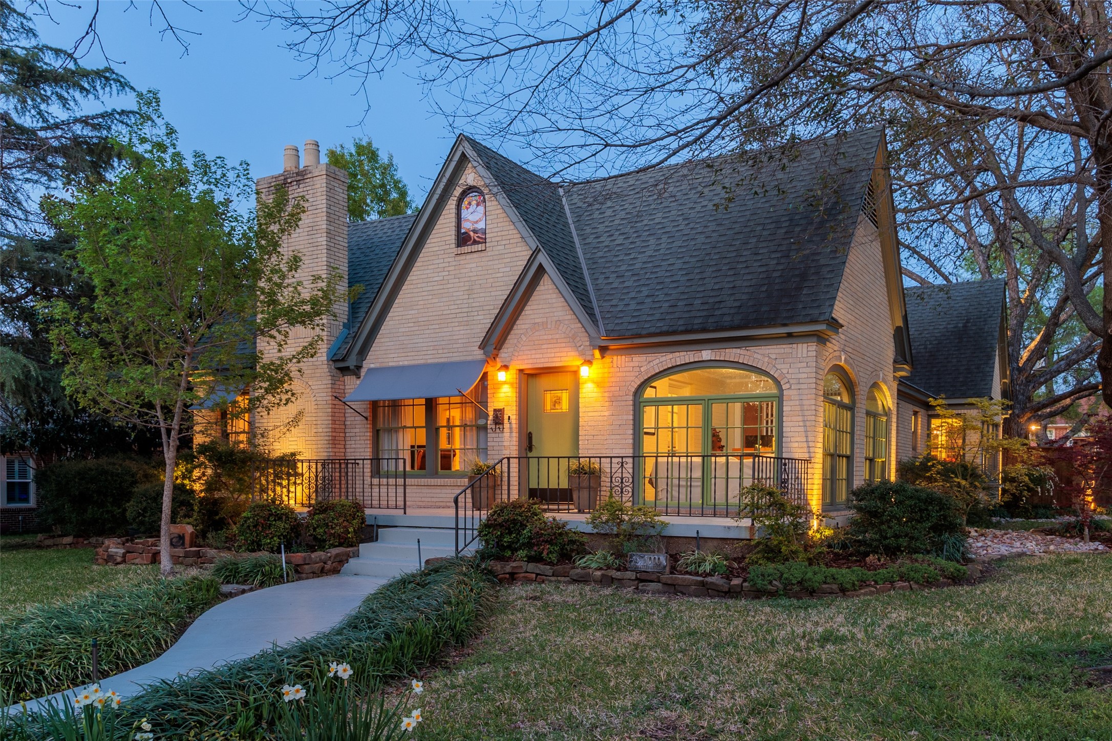 1000 N Winnetka Avenue Dallas TX 75208