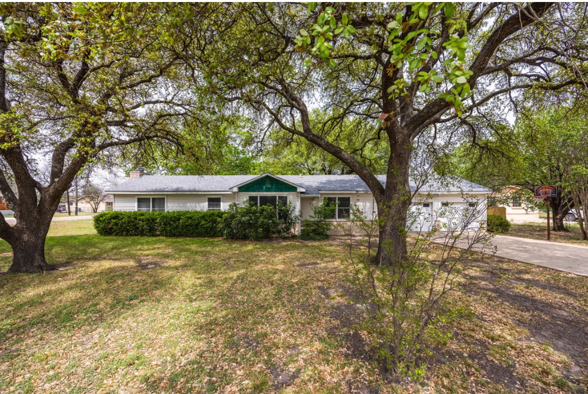 211 W Long Street Elm Mott TX 76640