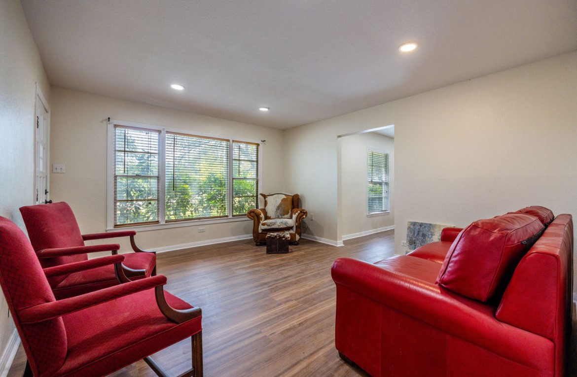 211 W Long Street Elm Mott TX 76640