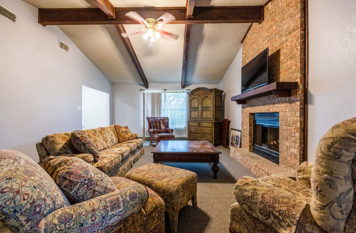 211 W Long Street Elm Mott TX 76640