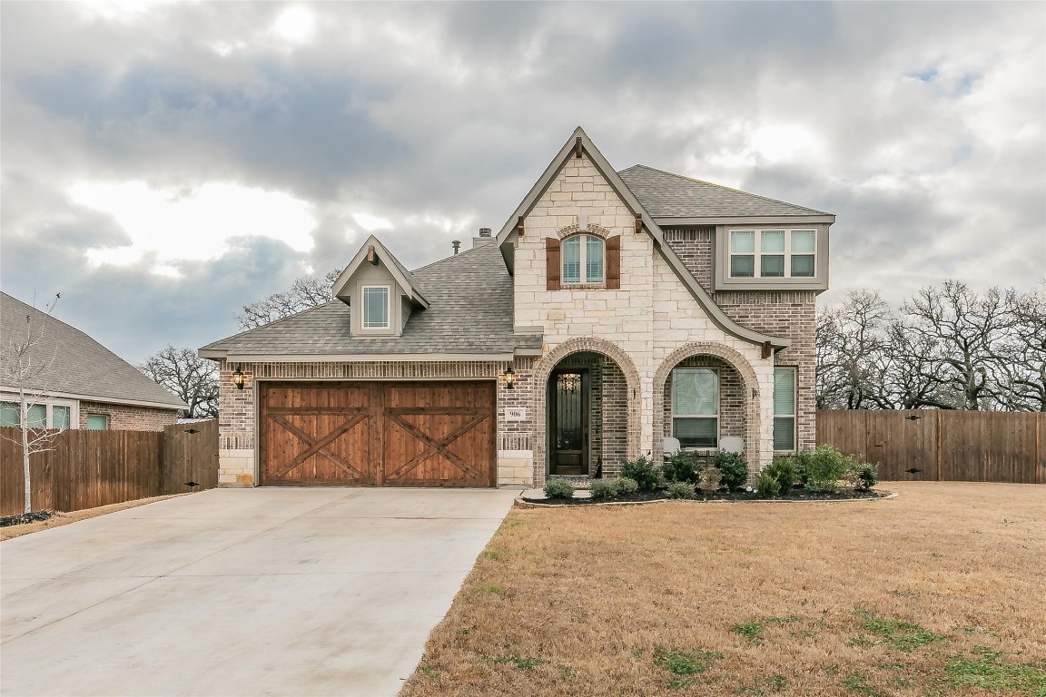 906 Royal Court Mansfield TX 76063