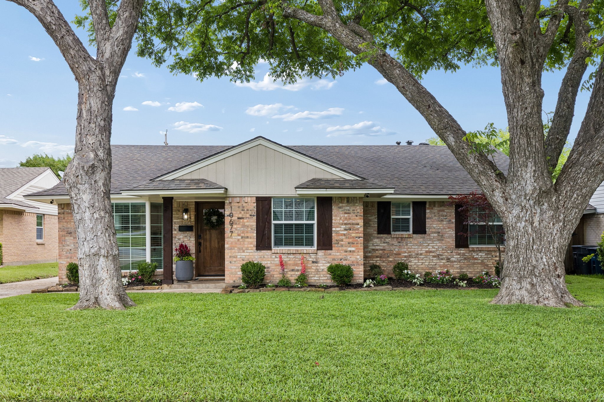 10677 Larchfield Lane Dallas TX 75238