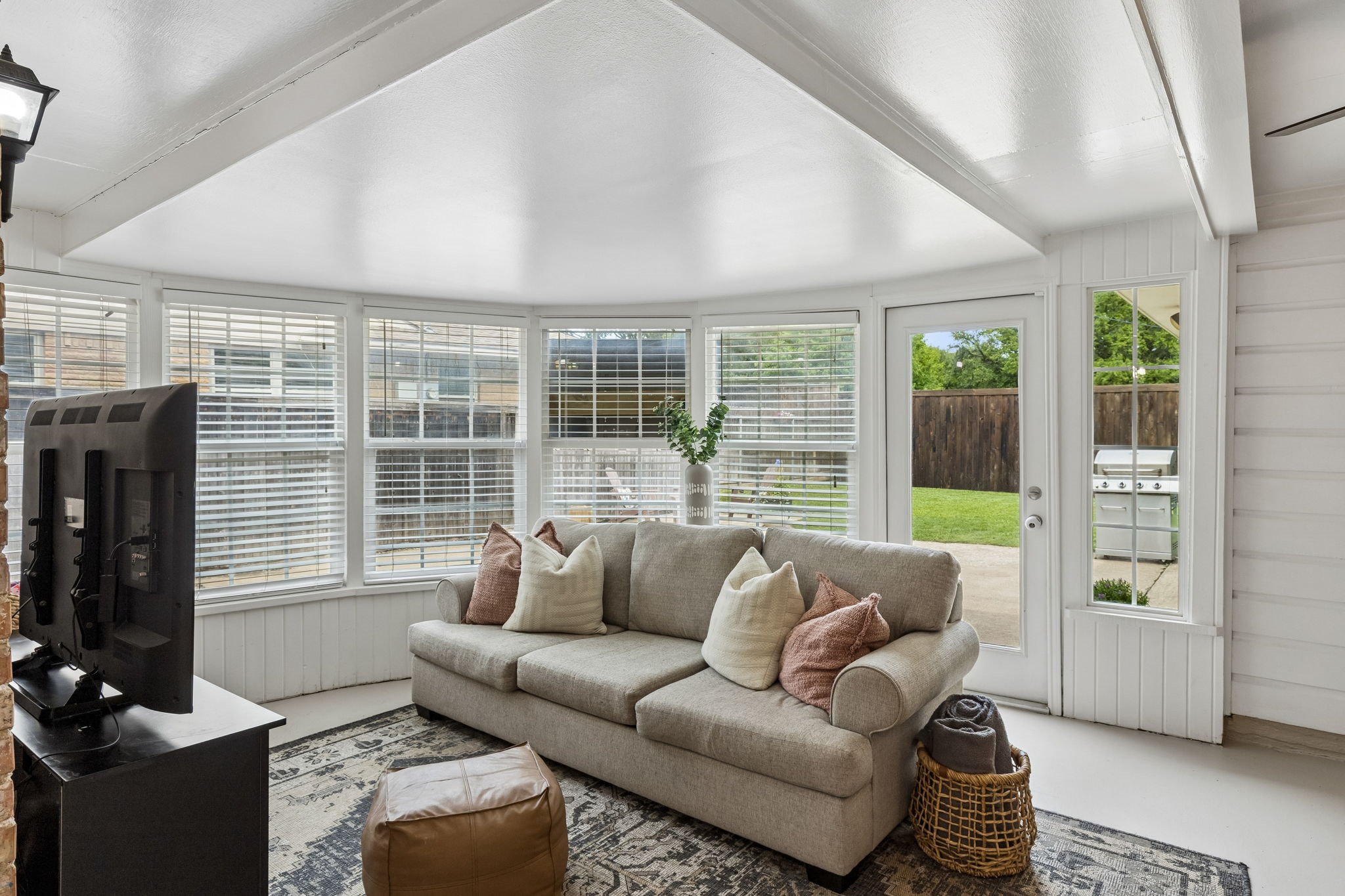 10677 Larchfield Lane Dallas TX 75238