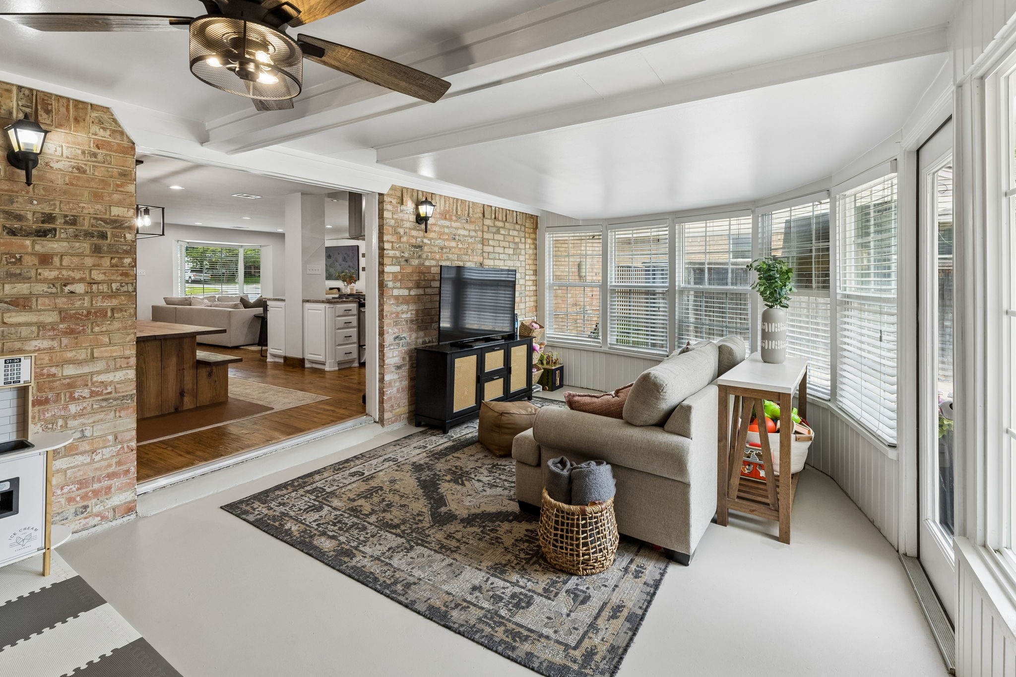 10677 Larchfield Lane Dallas TX 75238